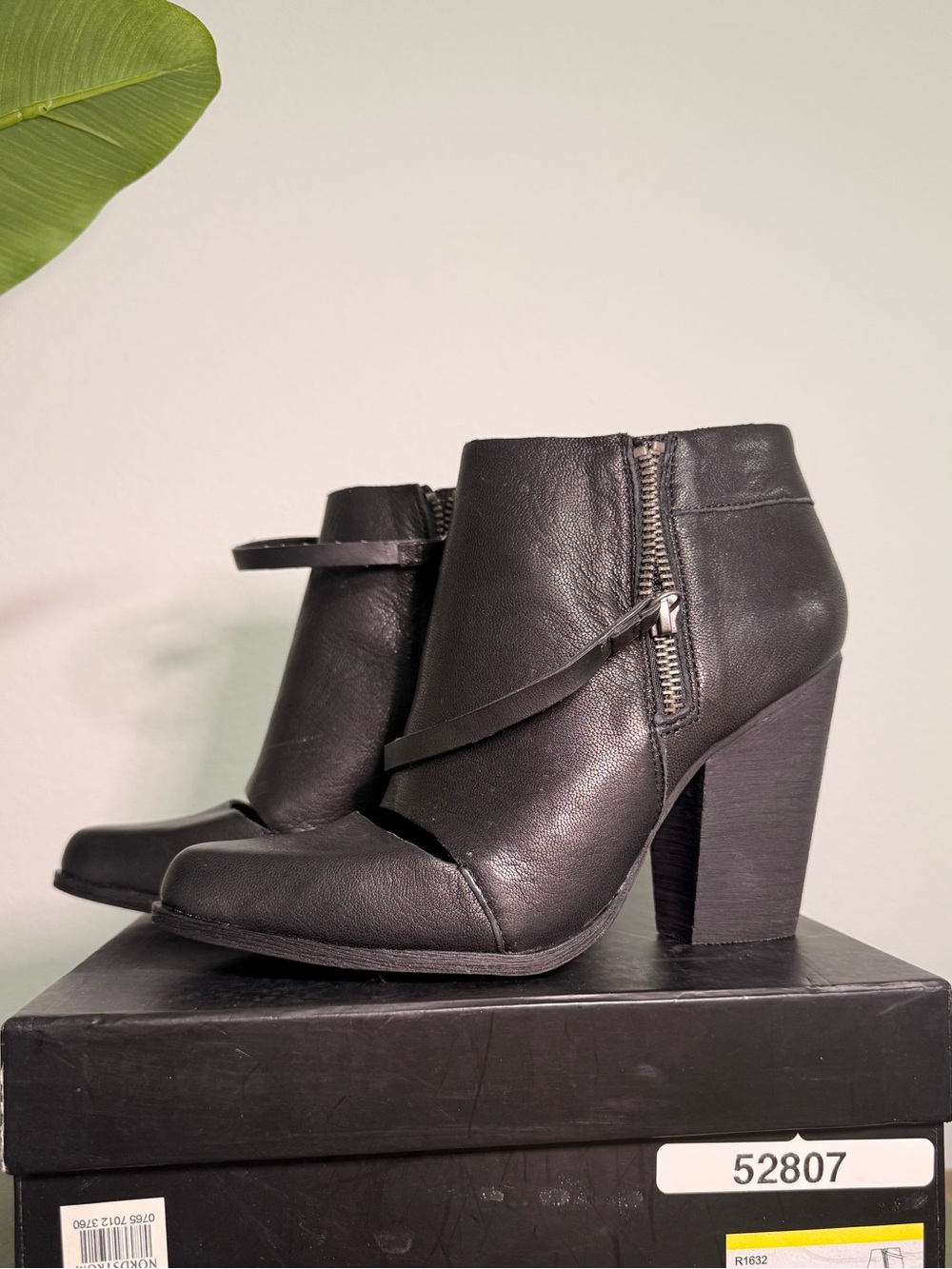 NEW | Joe’s Jeans Black Leather Zip Cutout Ankle Booties | Size 6